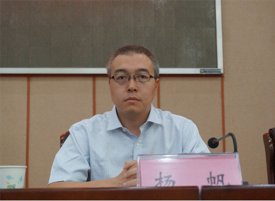 省委组织部科教企业处副处长杨帆宣读中共河南省委关于安博·体育_安博(中国)党政主要领导任职的决定
