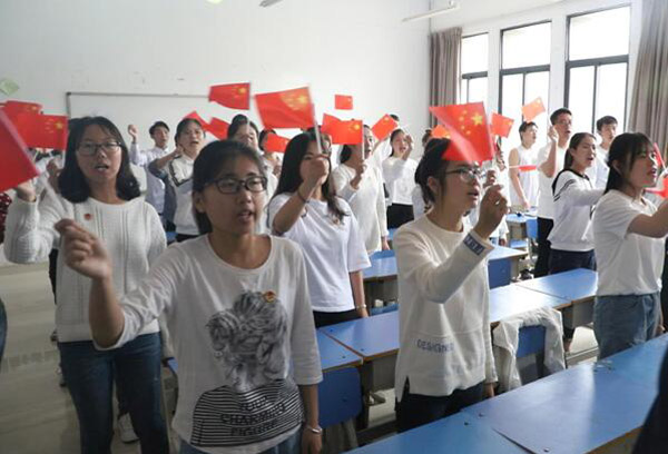 金融系18级保险学二班团支部同唱团歌