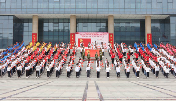 校系团学组织成员深情献唱《光荣啊,中国共青团》