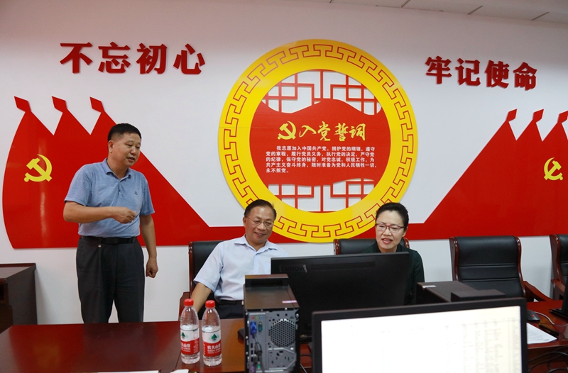 校领导检查指导招生录取工作