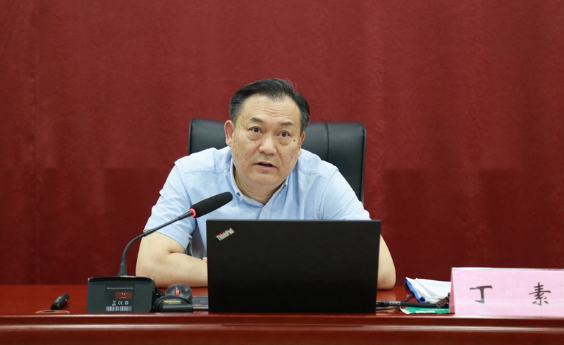 河南省委党校党组成员丁素教授作首场专题报告
