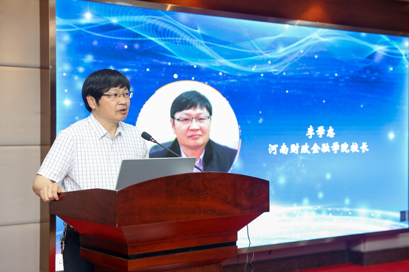 校长李学志致欢迎辞