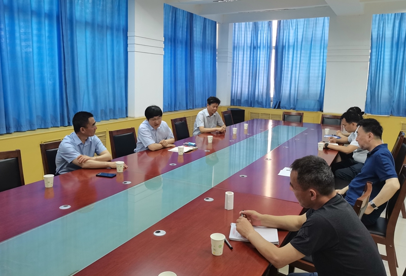 在纬五路校区召开现场办公会