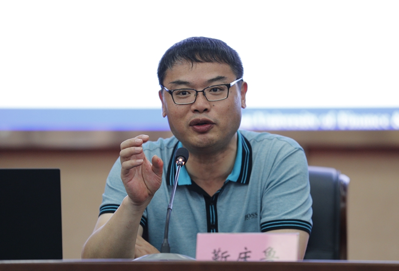 上海财经大学靳庆鲁教授作国家自科基金项目申报辅导讲座