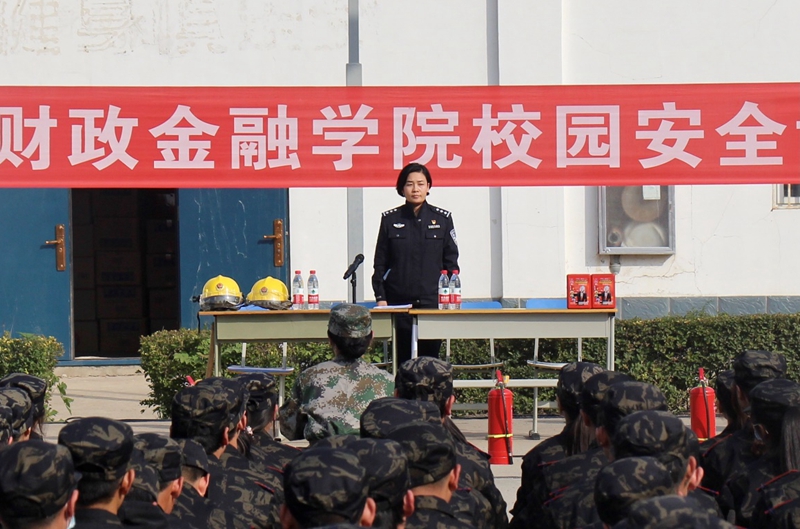 龙子湖派出所指导员马宁华进行反诈骗宣讲