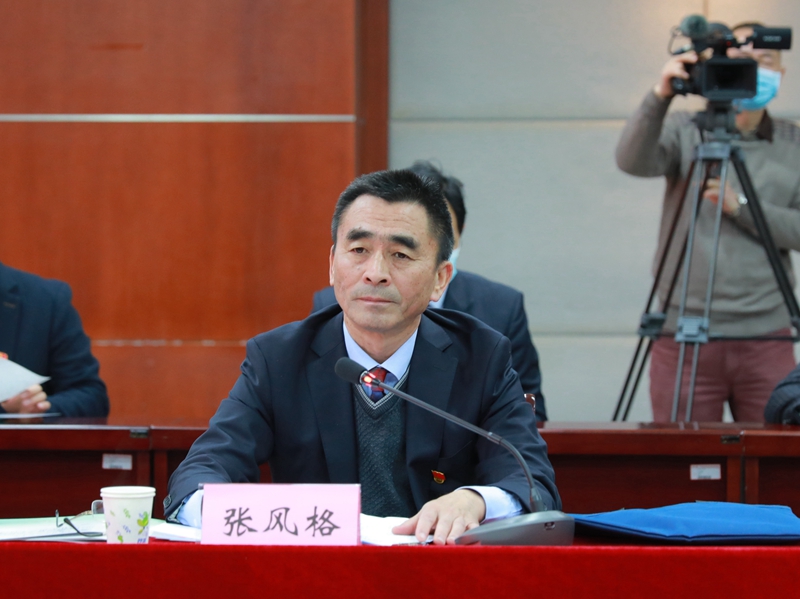 副校长张风格主持汇报会